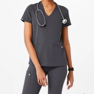 FIGS TECHNICAL COLLECTION CASMA THREE-POCKET TOP BLUE